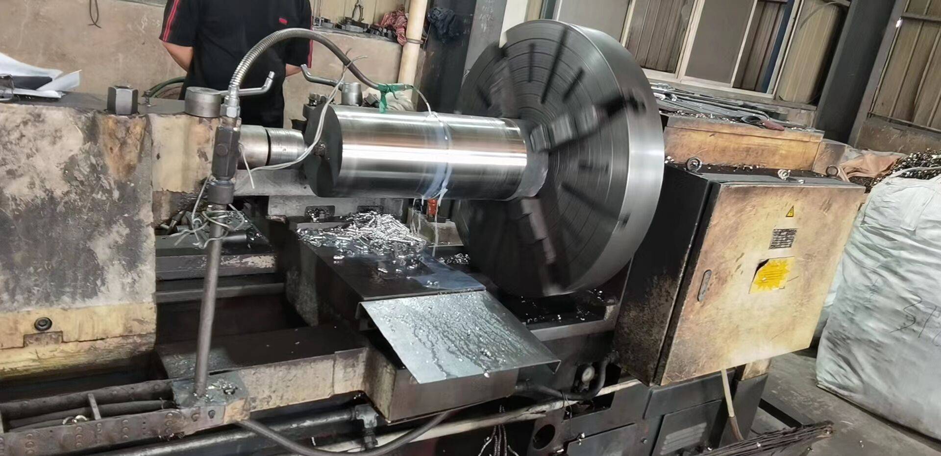 重工机械中材料的强度与耐磨性如何平衡