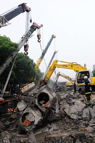 如何在紧急情况下有效应对重工机械事故