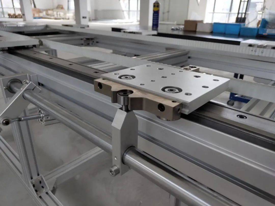 如何选择合适的材料以在重工机械中实现部件的高精度制造