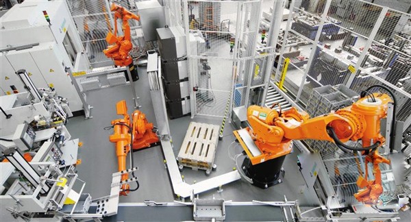 如何在重工机械中实现机器人自主操作